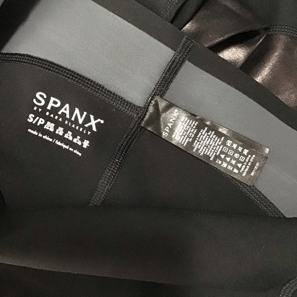 Spanx Every Wear Gloss Pocket Leggings in Black Size Small. - Picture 10 of 12